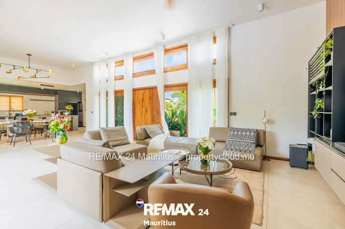 Contemporary 3-Bedroom En-Suite Villas – Secure Residence Steps from the Beach