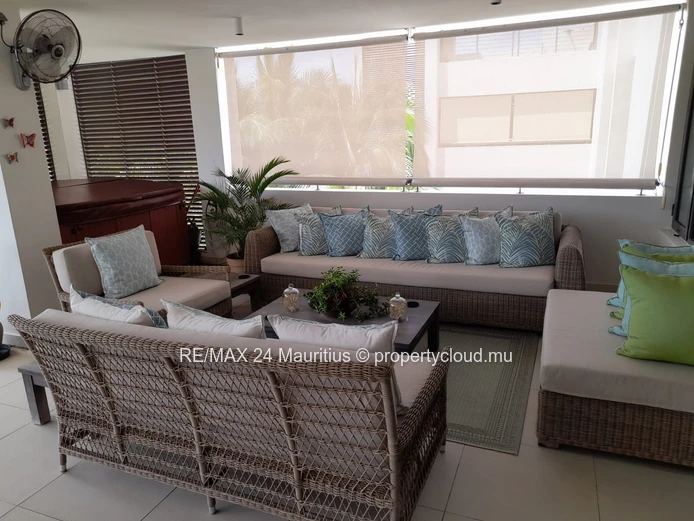 Stunning 3-Bedroom Residence with Private Pool, Jacuzzi, and Direct Beach