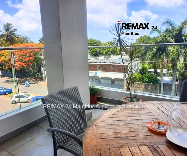 Secured 2nd floor apartment with lift, walk to the Beach!