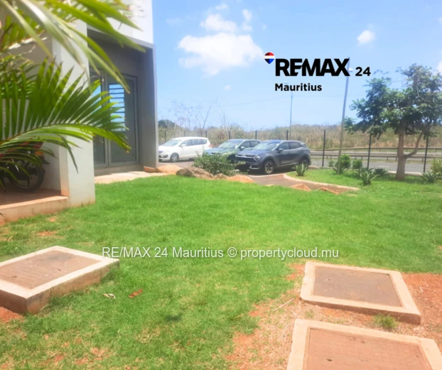 Discover a prime commercial rental/sales opportunity in the vibrant Terre Rouge. 2