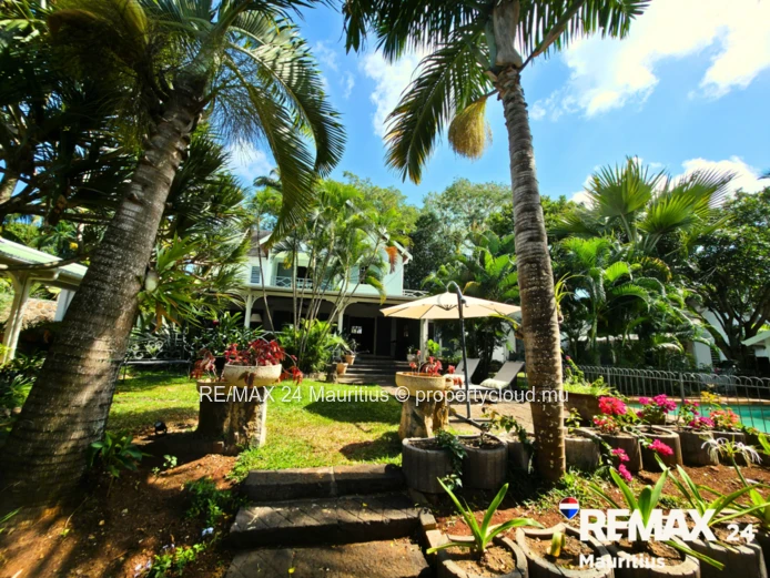 Villa coloniale de prestige à Pointe aux canonniers - 5 chambre, jardin 2 400 m², à 100 m de la mer