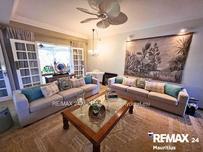 Villa coloniale de prestige à Pointe aux canonniers - 5 chambre, jardin 2 400 m², à 100 m de la mer