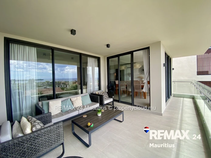 Elegant Townhouse with Sea & Mountain Views in Tamarin
